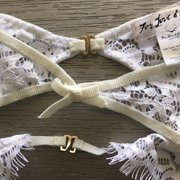 SKIVVIES by For Love & Lemons Kate Lace Garter Belt
by Nasty Gal - Picture 5 of 7